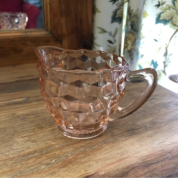 Vintage light pink cream and sugar glass set - Picture 3 of 5